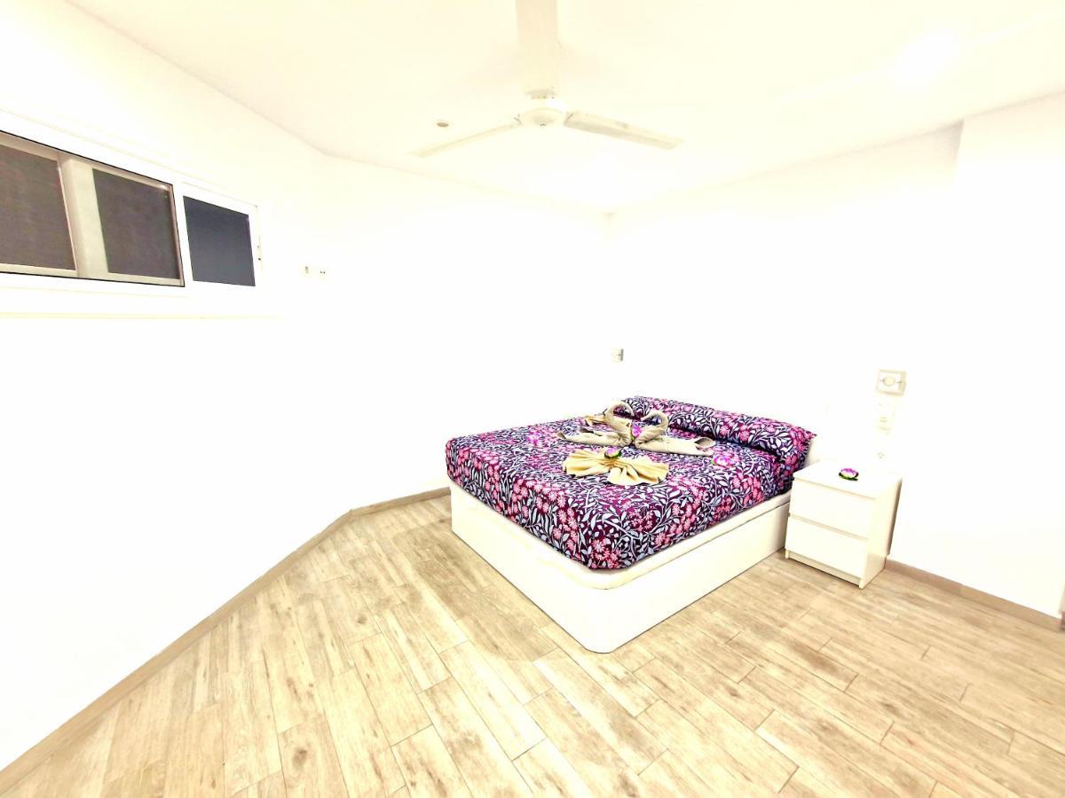 לוס כריסטיאנוס Luxury San Marino Apartment & Pool View מראה חיצוני תמונה