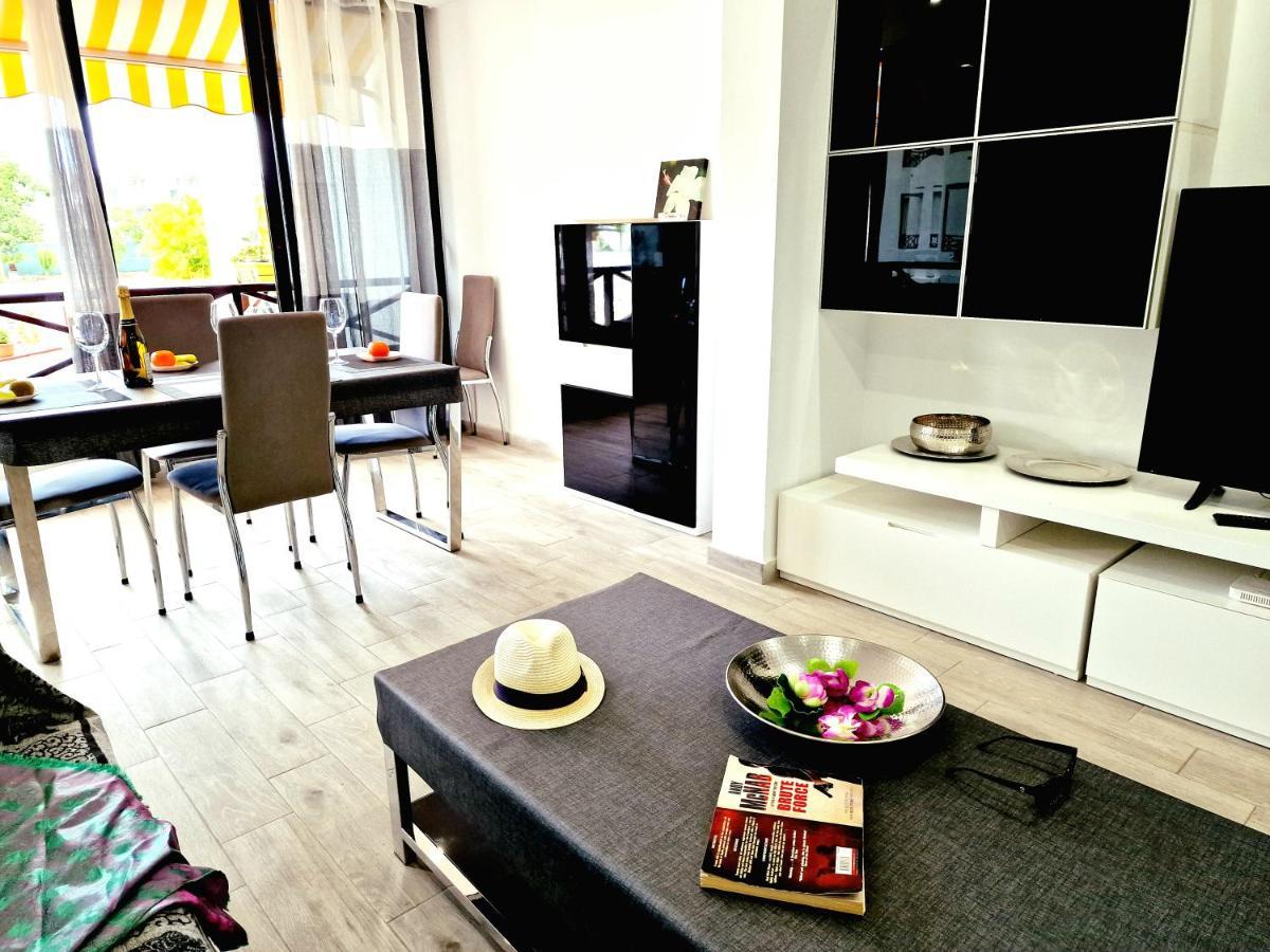 לוס כריסטיאנוס Luxury San Marino Apartment & Pool View מראה חיצוני תמונה