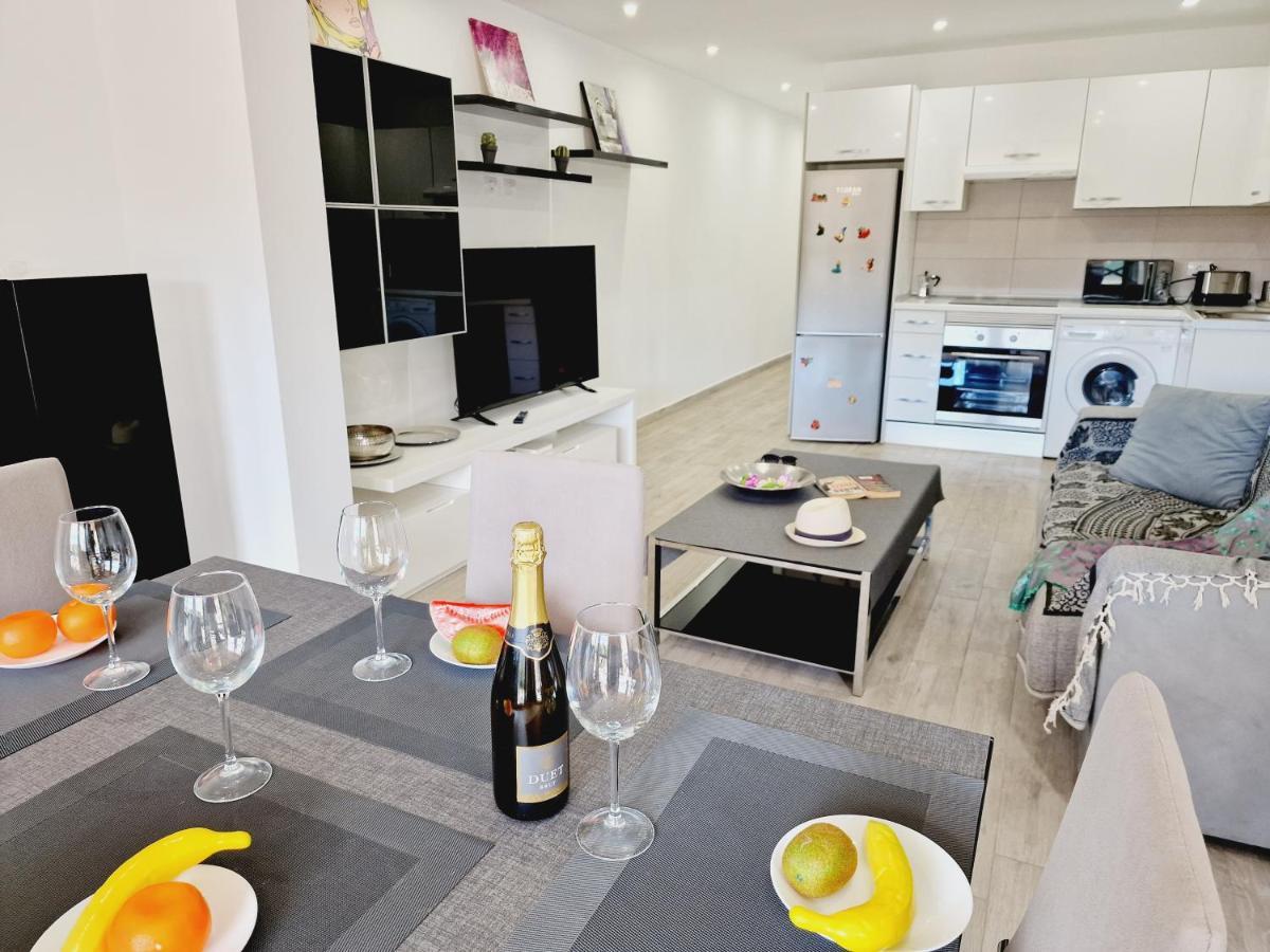 לוס כריסטיאנוס Luxury San Marino Apartment & Pool View מראה חיצוני תמונה