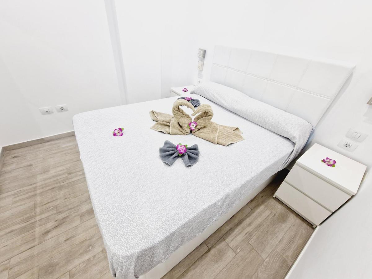 לוס כריסטיאנוס Luxury San Marino Apartment & Pool View מראה חיצוני תמונה
