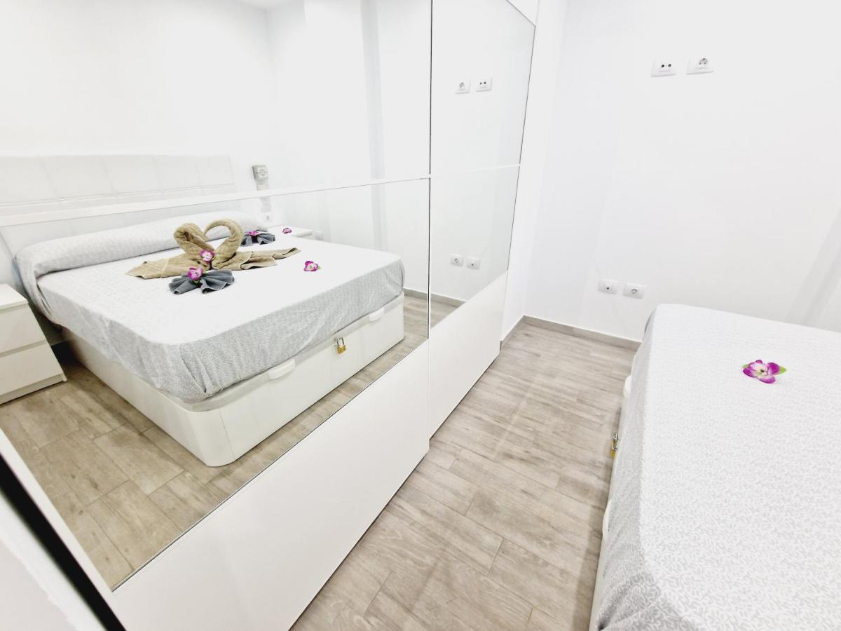 לוס כריסטיאנוס Luxury San Marino Apartment & Pool View מראה חיצוני תמונה